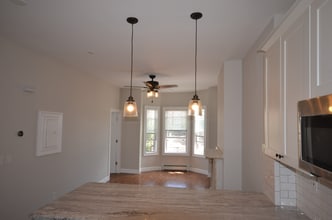 12 Chelsea St, Unit 2 in Boston, MA - Foto de edificio - Building Photo