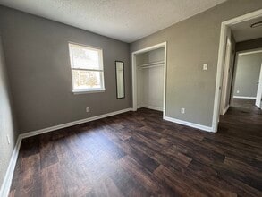 1305 W 48th St, Unit B in North Little Rock, AR - Foto de edificio - Building Photo