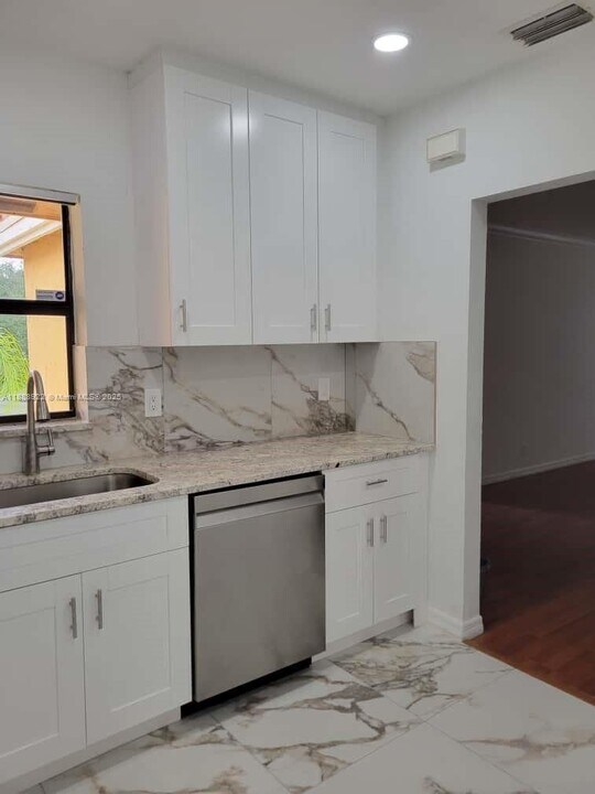 3883 Coral Tree Cir in Coconut Creek, FL - Building Photo