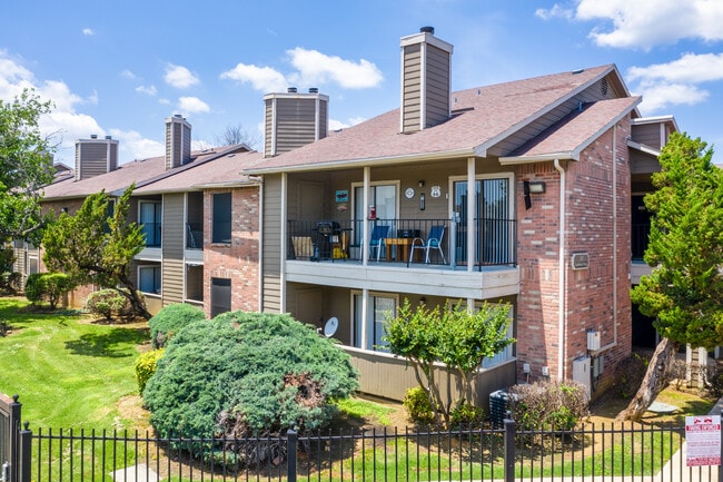 Barrow in Lewisville, TX - Building Photo - Building Photo