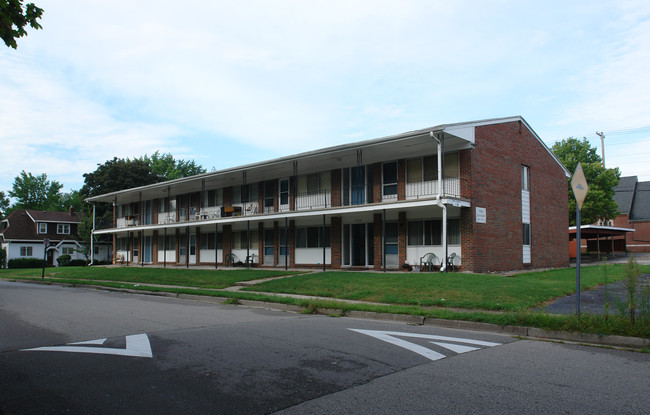 1920 Alpha St in Lansing, MI - Foto de edificio - Building Photo