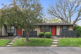 Pinewood Apartments in Kent, OH - Foto de edificio - Building Photo