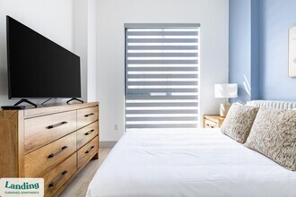 1155 NE 126th St in North Miami, FL - Foto de edificio - Building Photo