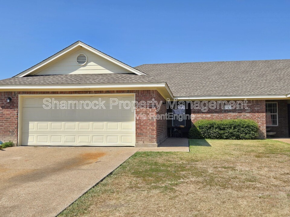 10145 Orchid Ln in Waco, TX - Foto de edificio