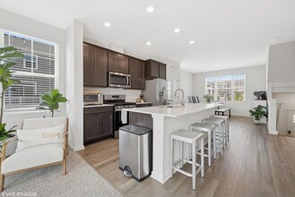 2125 Yellowstone Blvd in Mundelein, IL - Building Photo - Building Photo