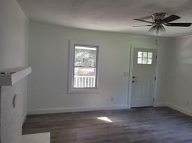 1010 N Main St in Laurinburg, NC - Building Photo