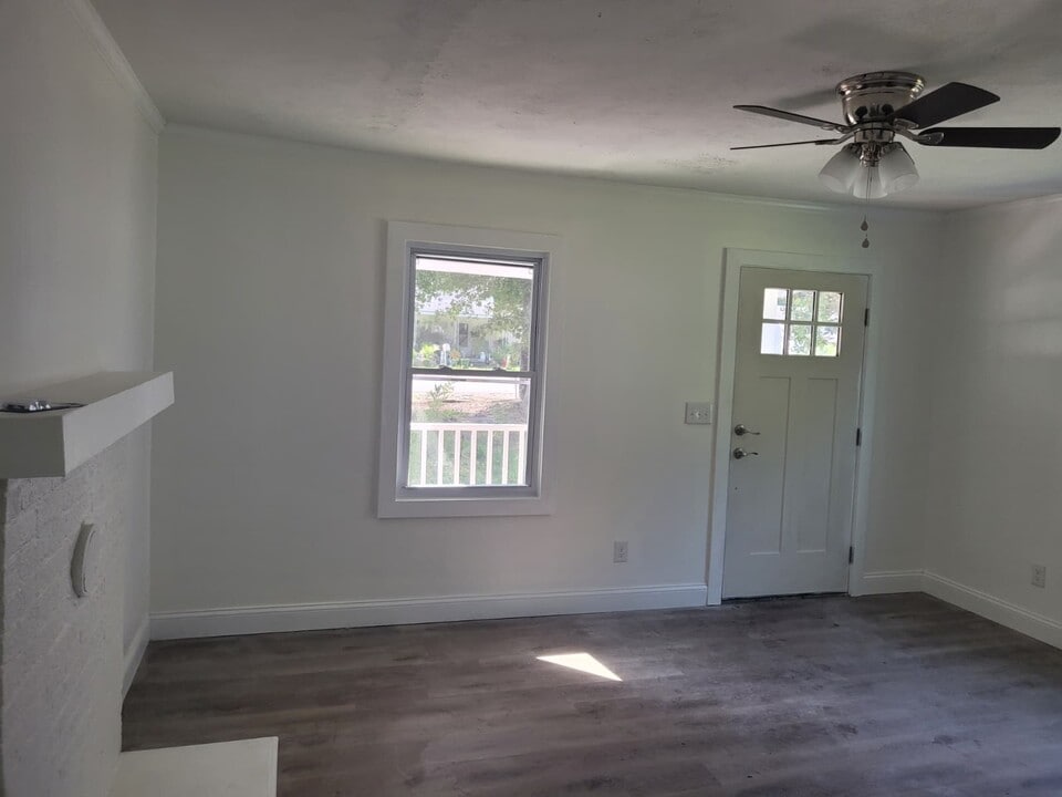 1010 N Main St in Laurinburg, NC - Building Photo