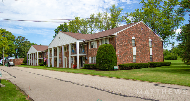 Villa Rosa Apartments in Ashtabula, OH - Foto de edificio - Building Photo