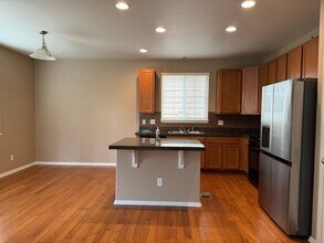 4852 S Picadilly Ct in Aurora, CO - Building Photo - Building Photo