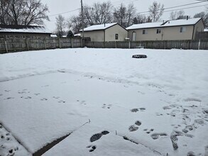 2125 Hollywood Blvd in Iowa City, IA - Foto de edificio - Building Photo