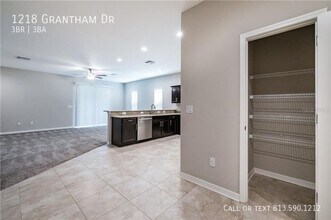 1218 Grantham Dr in Sarasota, FL - Building Photo - Building Photo