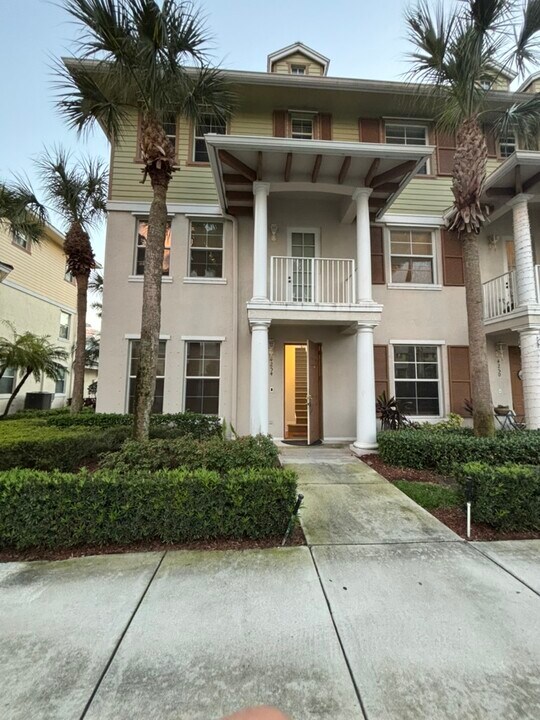 4254 W Main St in Jupiter, FL - Foto de edificio