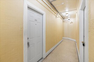 37 S Iowa Ave in Atlantic City, NJ - Building Photo