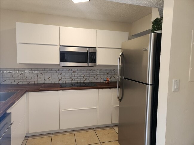 7905 W 30th Ct in Hialeah Gardens, FL - Building Photo - Building Photo