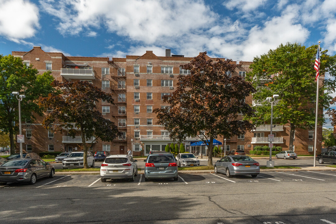 Plymouth House West in Howard Beach, NY - Building Photo