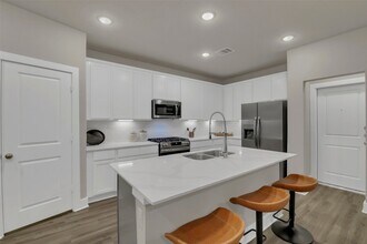 21015 Bay Vlg Dr in Cypress, TX - Building Photo - Building Photo