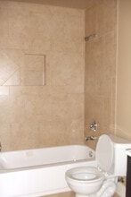 700 E 45th St in Austin, TX - Foto de edificio - Building Photo