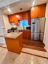9065 Harding Ave in Miami Beach, FL - Foto de edificio - Building Photo
