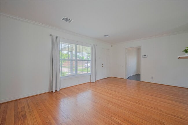 3042 Oak Forest Dr in Houston, TX - Building Photo - Building Photo