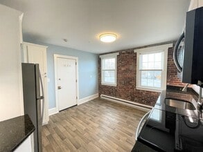 12 Essex St in Andover, MA - Building Photo - Building Photo