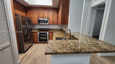 1805 Ponce de Leon Blvd in Coral Gables, FL - Building Photo - Building Photo