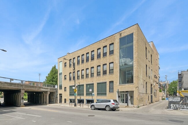 property at 1755 N Damen Ave