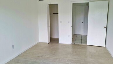 7787 SW 86th St, Unit E 311 in Miami, FL - Building Photo - Building Photo