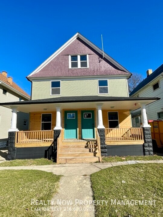 2043 W 101st St in Cleveland, OH - Foto de edificio