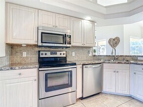 145 Spur Dr in Rotonda West, FL - Foto de edificio - Building Photo