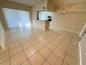 150 NW 96th Ave in Pembroke Pines, FL - Building Photo - Building Photo