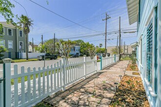 818 11th St in Galveston, TX - Building Photo - Building Photo