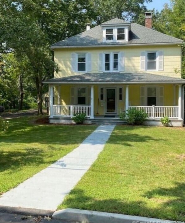 6 McCabe St in Manchester, CT - Building Photo