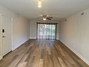 3802 N Lake Dr, Unit Unit 20 in Tampa, FL - Building Photo - Building Photo