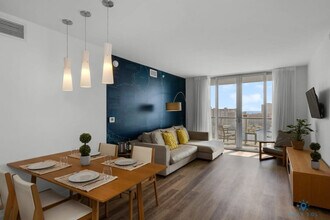 2602 E Hallandale Beach Blvd in Hallandale Beach, FL - Building Photo - Building Photo