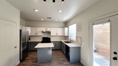 3791 Lodina Ct in Las Vegas, NV - Building Photo - Building Photo
