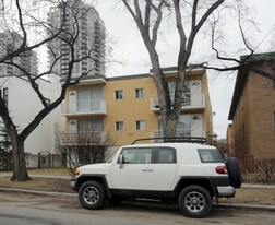 1030 13th Ave SW in Calgary, AB - Building Photo