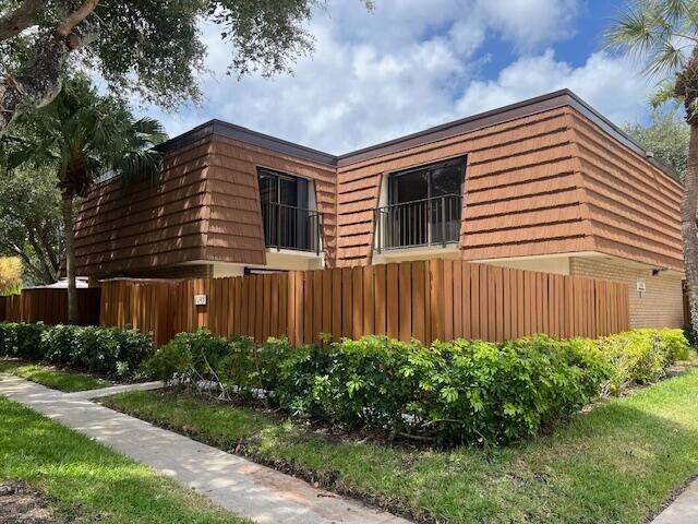 3245 32nd Ct in Jupiter, FL - Building Photo