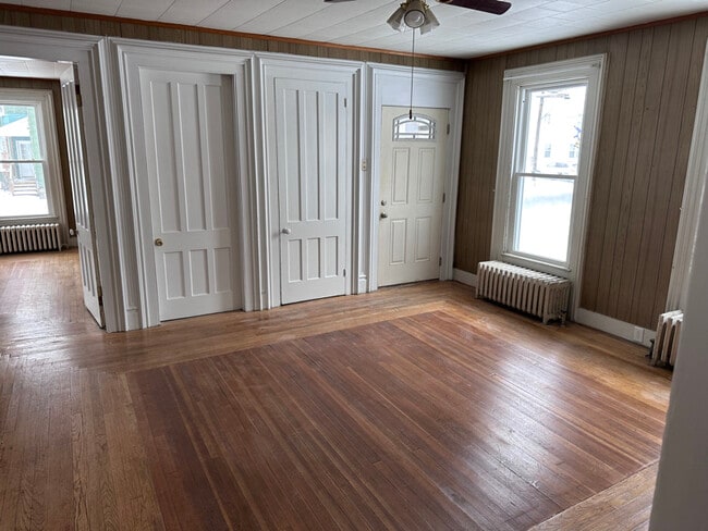 11 Westcott St in Norwich, NY - Foto de edificio - Building Photo