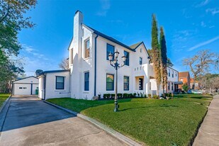 3222 Oakdale St in Houston, TX - Building Photo