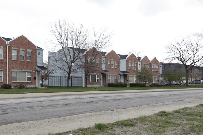 Madison Avenue Townhomes in Gary, IN - Foto de edificio - Building Photo