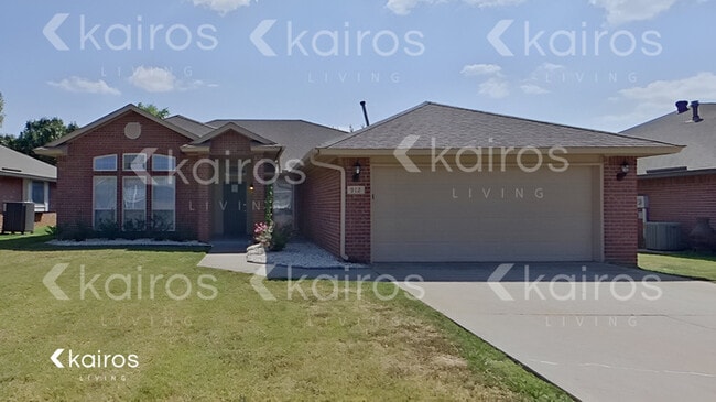 property at 912 SE 38th St