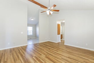 420 Wildwood Dr in Smyrna, TN - Foto de edificio - Building Photo