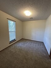 7083 SE 66th Terrace in Riverton, KS - Building Photo - Building Photo