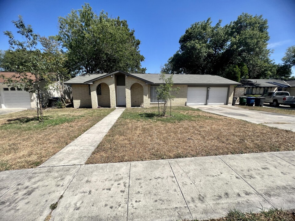 4438 Bayliss St in San Antonio, TX - Building Photo