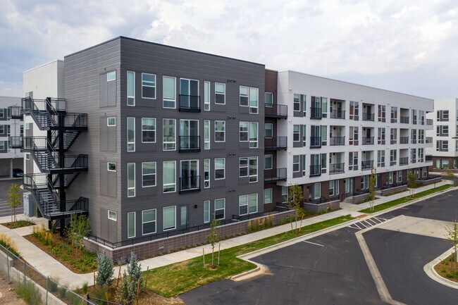 South Main Station - Residential in Longmont, CO - Building Photo - Building Photo