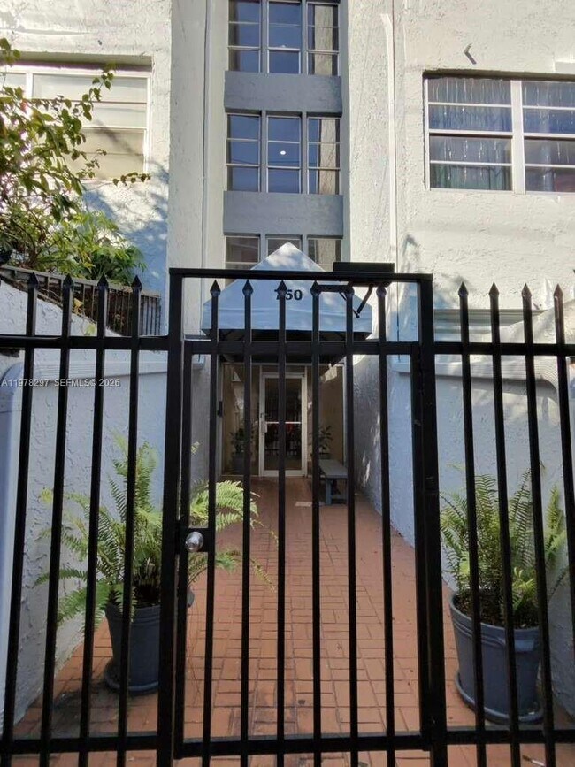 750 NW 43rd Ave in Miami, FL - Building Photo - Building Photo