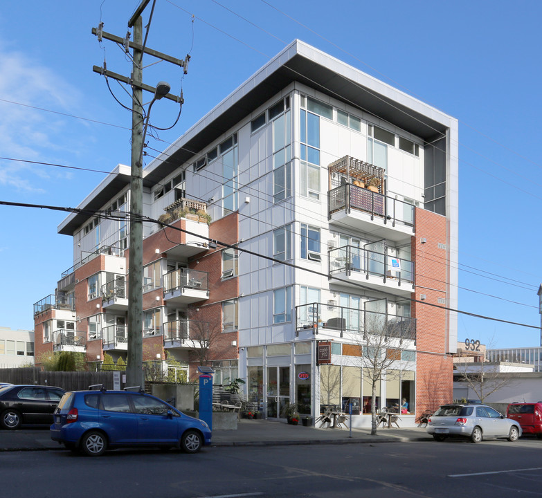 932 Johnson St in Victoria, BC - Building Photo