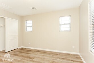 451 S Hawes Rd in Mesa, AZ - Foto de edificio - Building Photo