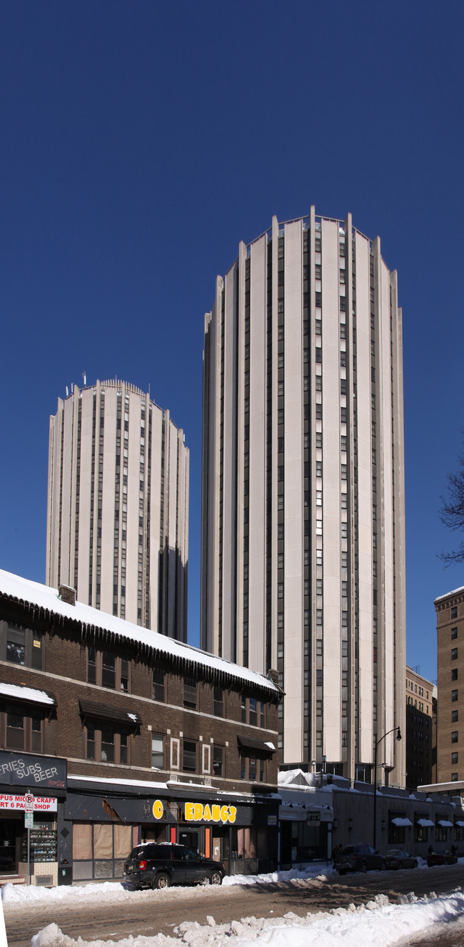 Litchfield Towers - Tower C in Pittsburgh, PA - Building Photo - Building Photo