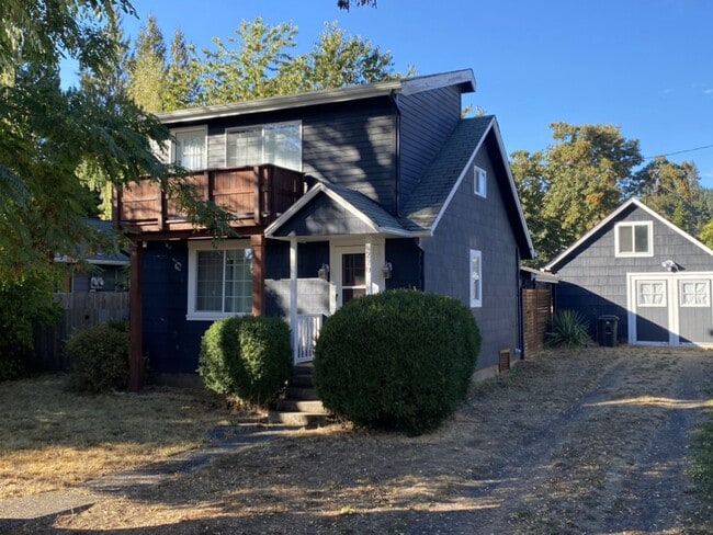 property at 220 NE Green St